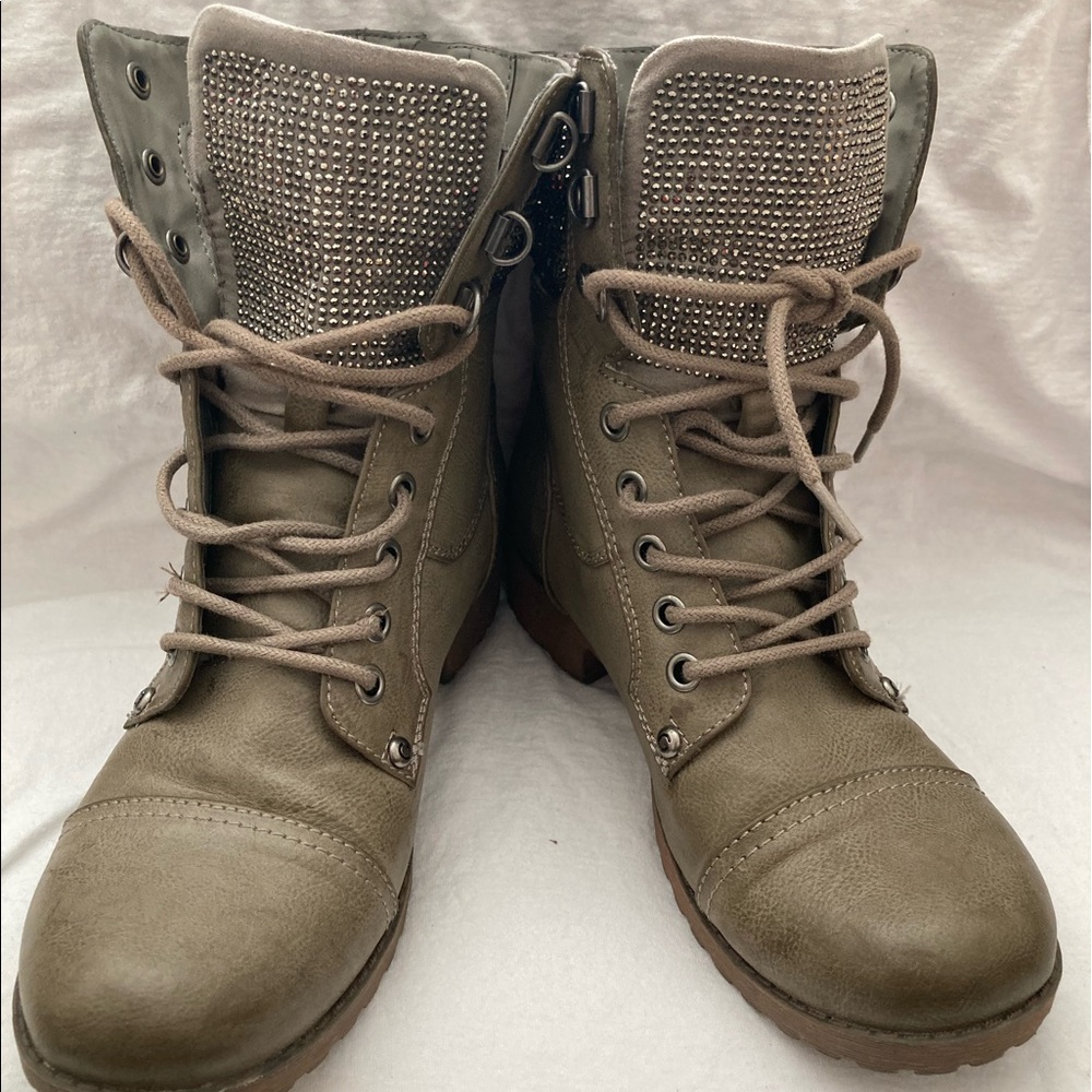 Guess Boots size 6w
